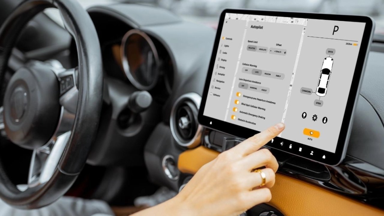 Otomotivde dijitalleşme tartışması... Fiziksel tuşlar geri dönüyor