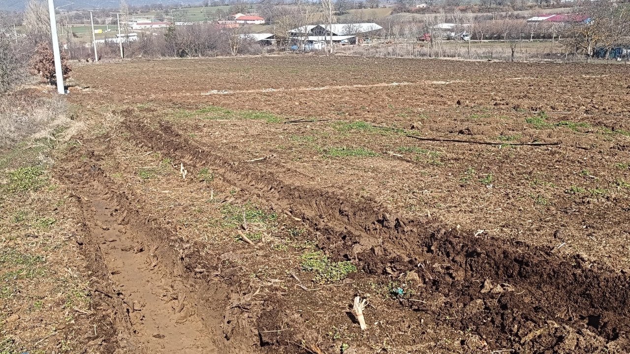 Pazaryeri’nde 'yüksek gerilim' tarım arazilerini zora soktu!