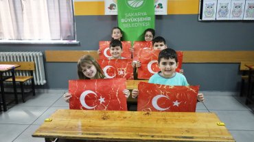 Sakarya Büyükşehir öğrencilerle milli marşı andı