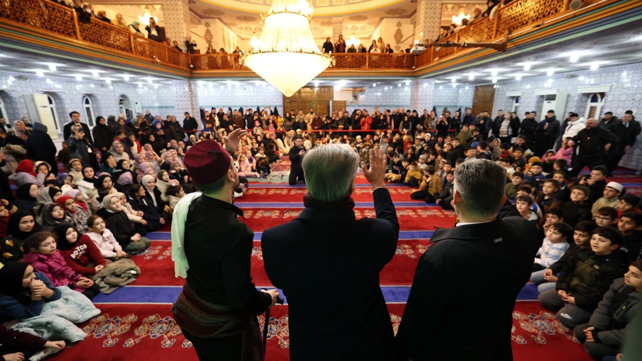 Sakarya'da 16 ilçede 6 bin çocuğa bayram sevinci