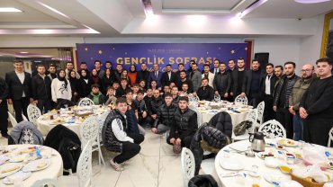 Sakarya'da Başkan Alemdar gençlere buluştu