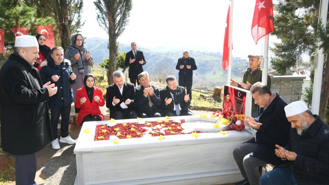 Trabzon'da Başkan Genç’ten Şehit Pilot Gençcelep'in kabrine ziyaret