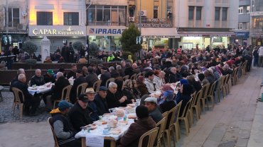Uzunköprülüler büyük iftar sofrasında buluştu